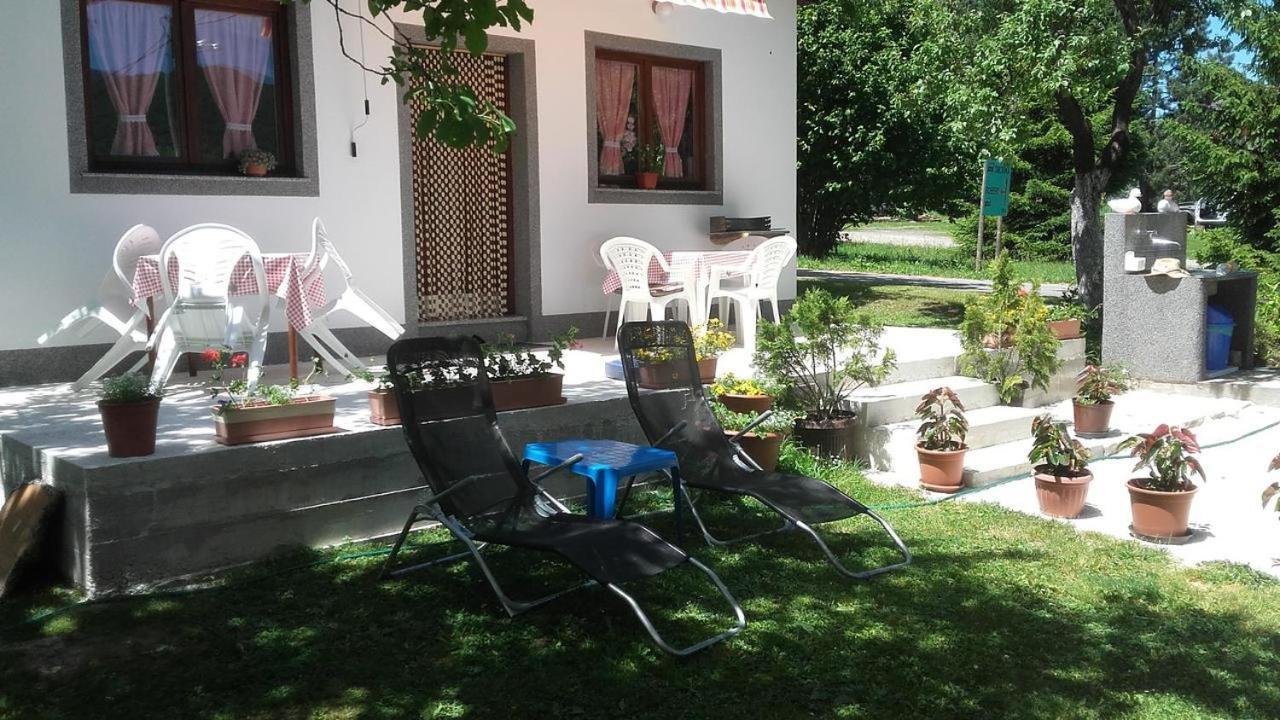 Guest House Toic Korenica Extérieur photo