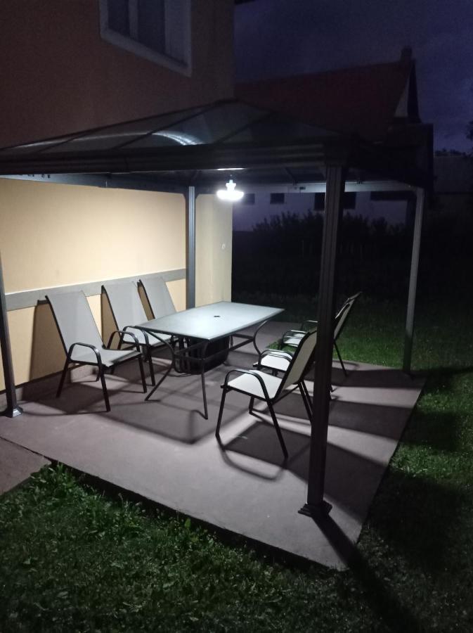Guest House Toic Korenica Extérieur photo