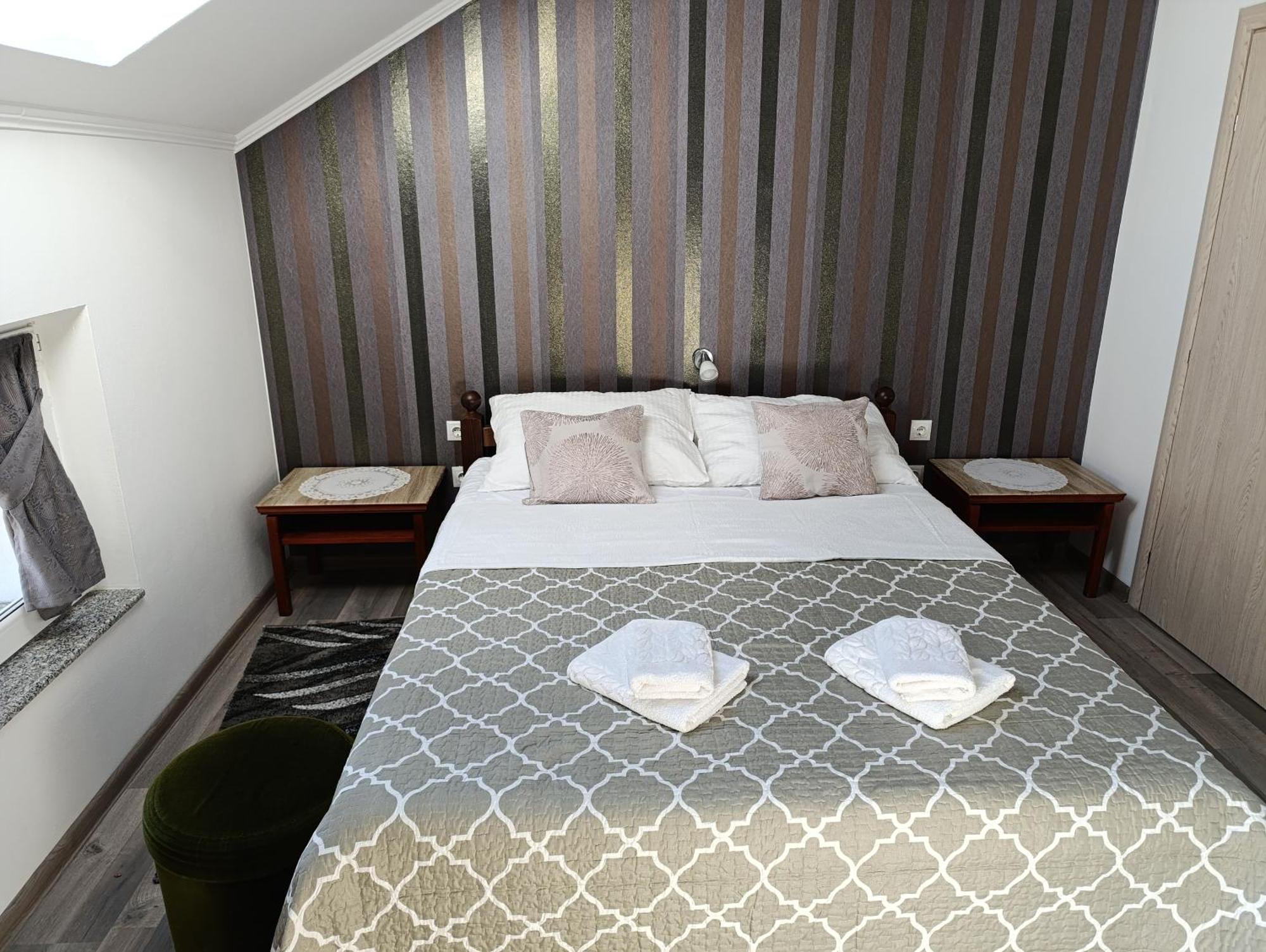 Guest House Toic Korenica Extérieur photo