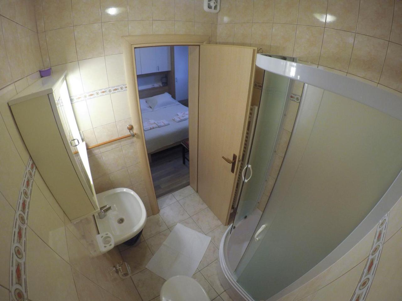 Guest House Toic Korenica Extérieur photo