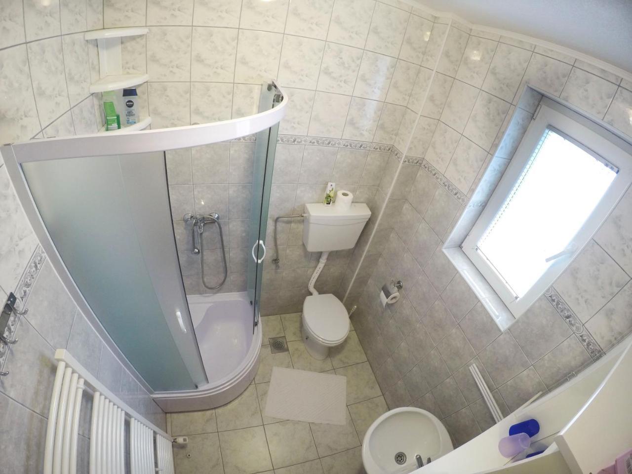 Guest House Toic Korenica Extérieur photo